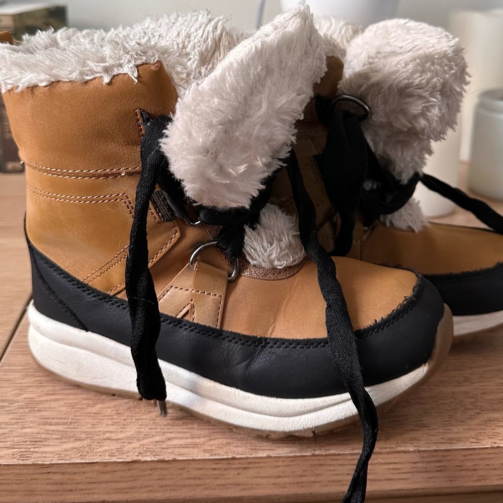 Winter boots kids girl size 13